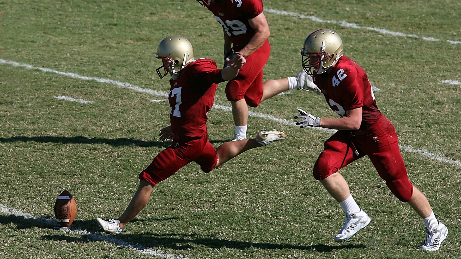 荷兰队在比赛中展现出优异的进攻实力，荷兰队怎样