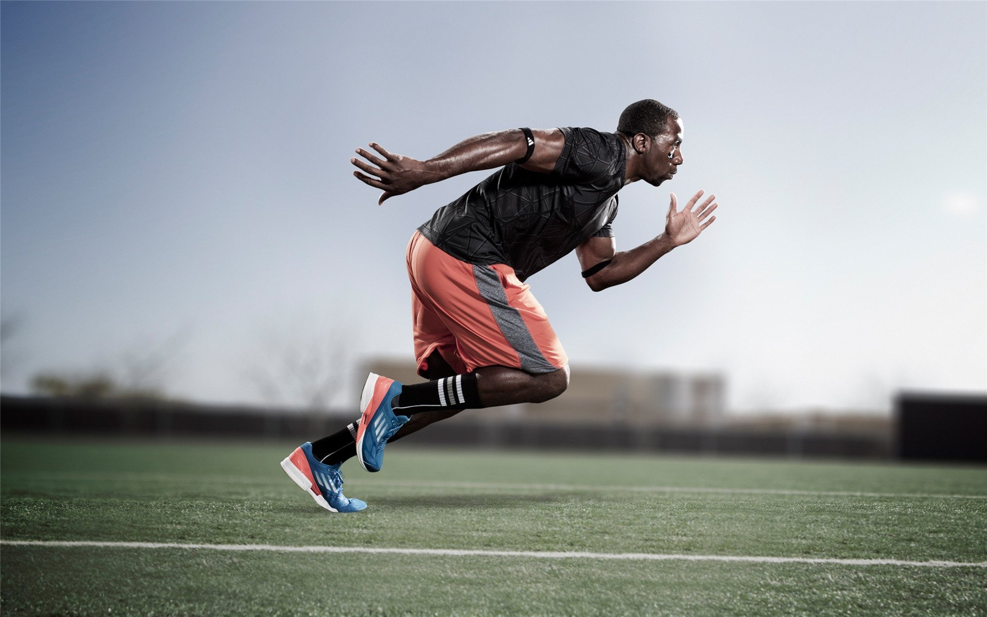 体育摄影大赛展出高光时刻捕捉运动员最具爆发力的瞬间,体育 摄影